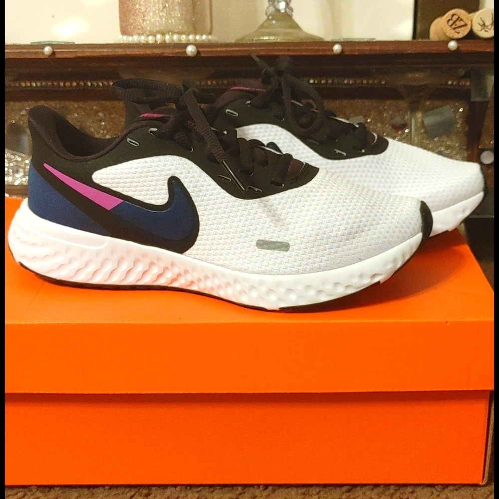 Nike revolution 5